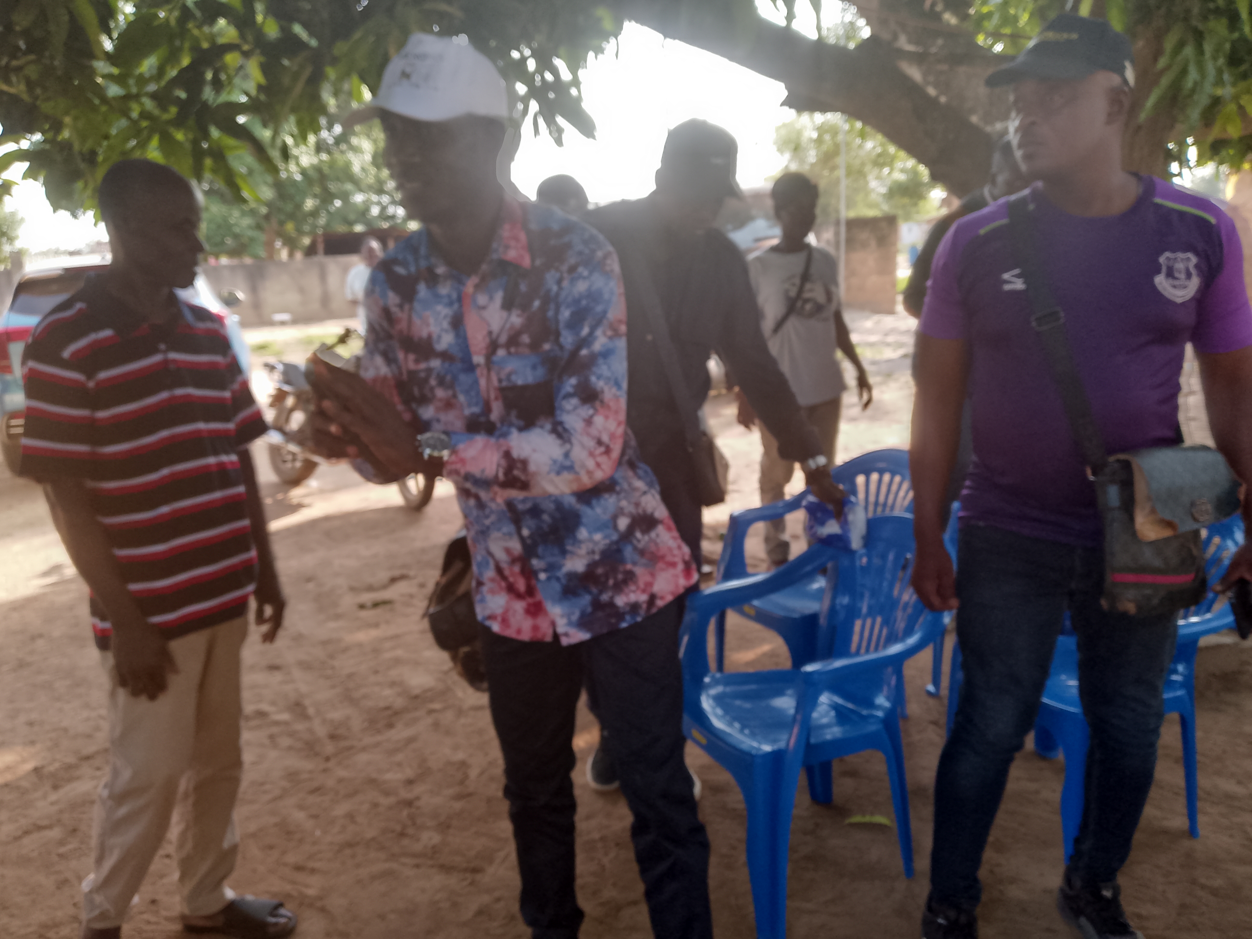 visite de l'honorable à assîé